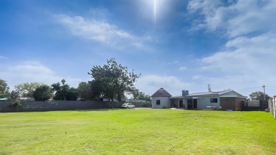 6 Bedroom Property for Sale in Riverside Western Cape